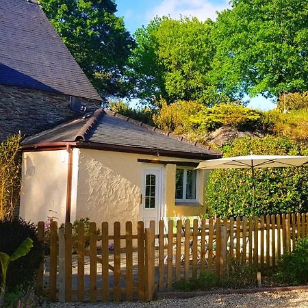 Le Vieux Moulin Gites - A Charming Stone Cottage With Garden View And Seasonal Pool Guegon Ngoại thất bức ảnh